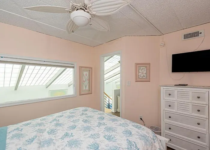 Holiday home Oceana 1-3 Bedroom Penthouse With Direct Ocean Front Views! *